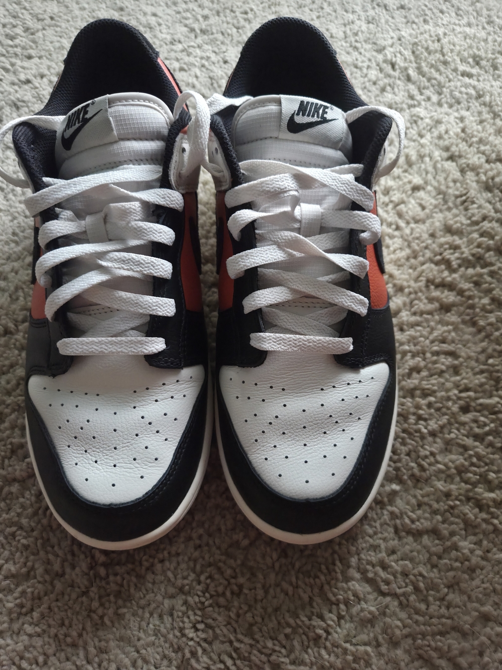 Nike Low-Top Sneakers in White, Black & Red